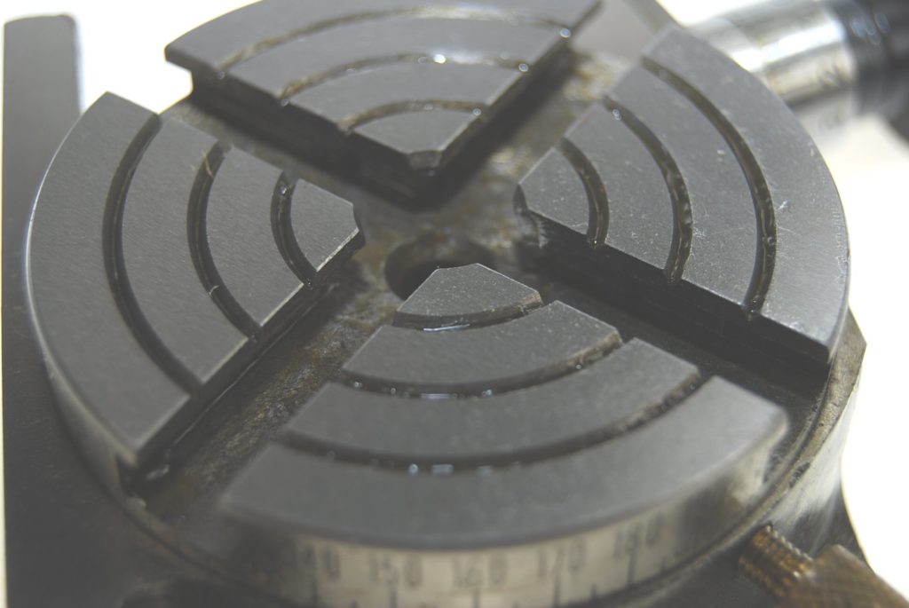 New Soba 3 inch Rotary Table c/w 4 Jaw Chuck, Tailstock and Clamping Kit - Image 9