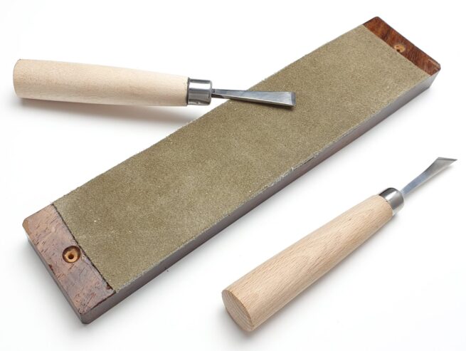Beber 4 Piece Chip Carving Set with Leather Strop in a Leather Tool Roll