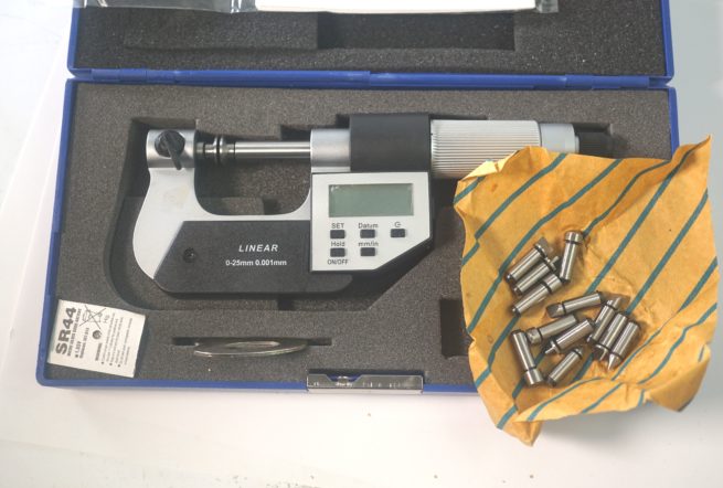 Linear Tools 50-860-001 Electronic IP54 Splash Proof Universal Multi Anvil Micrometer 0-25mm / 0-1 inch DIN 863-SORRY OUT OF STOCK - Image 3