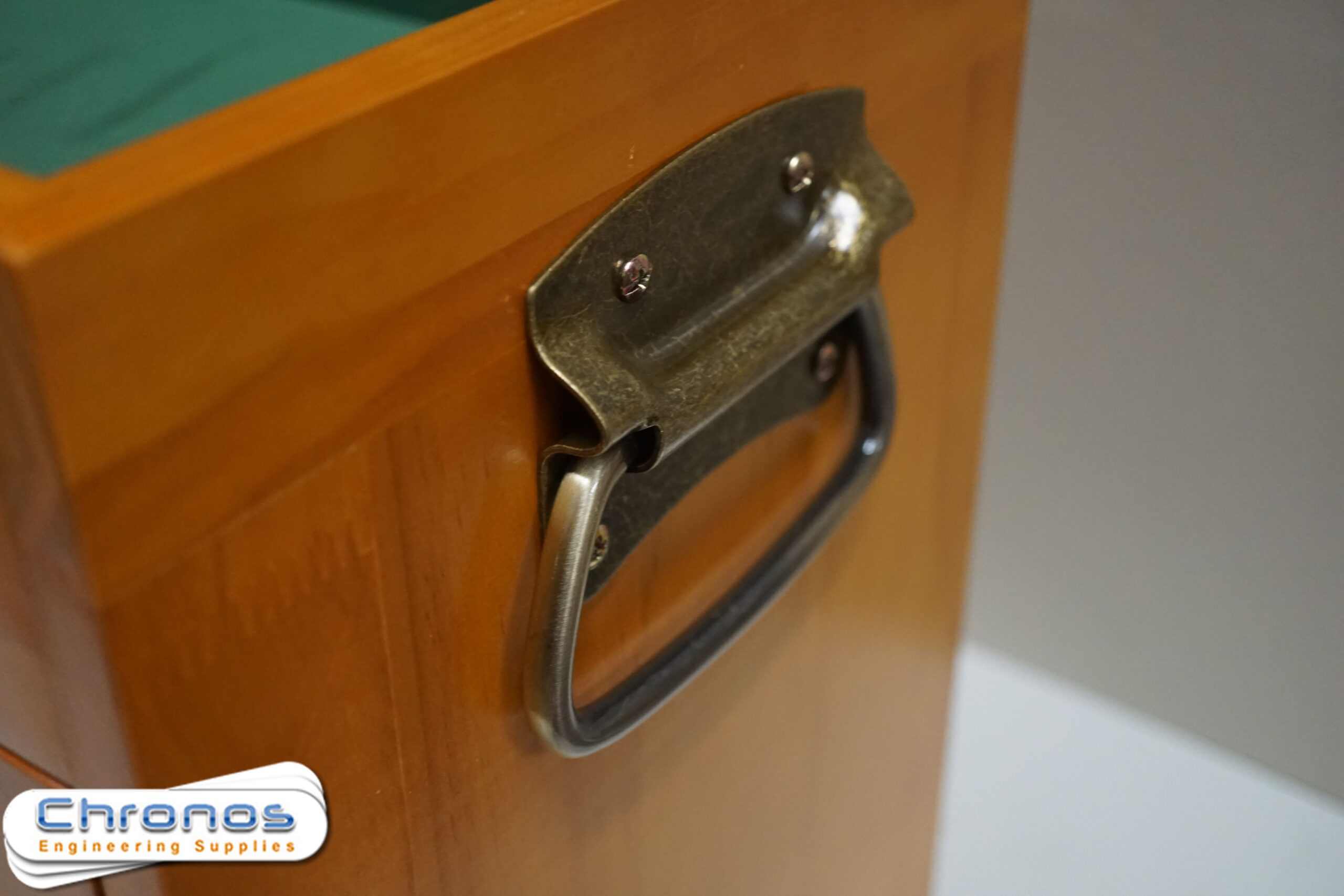 Wooden tool deals chest with drawers