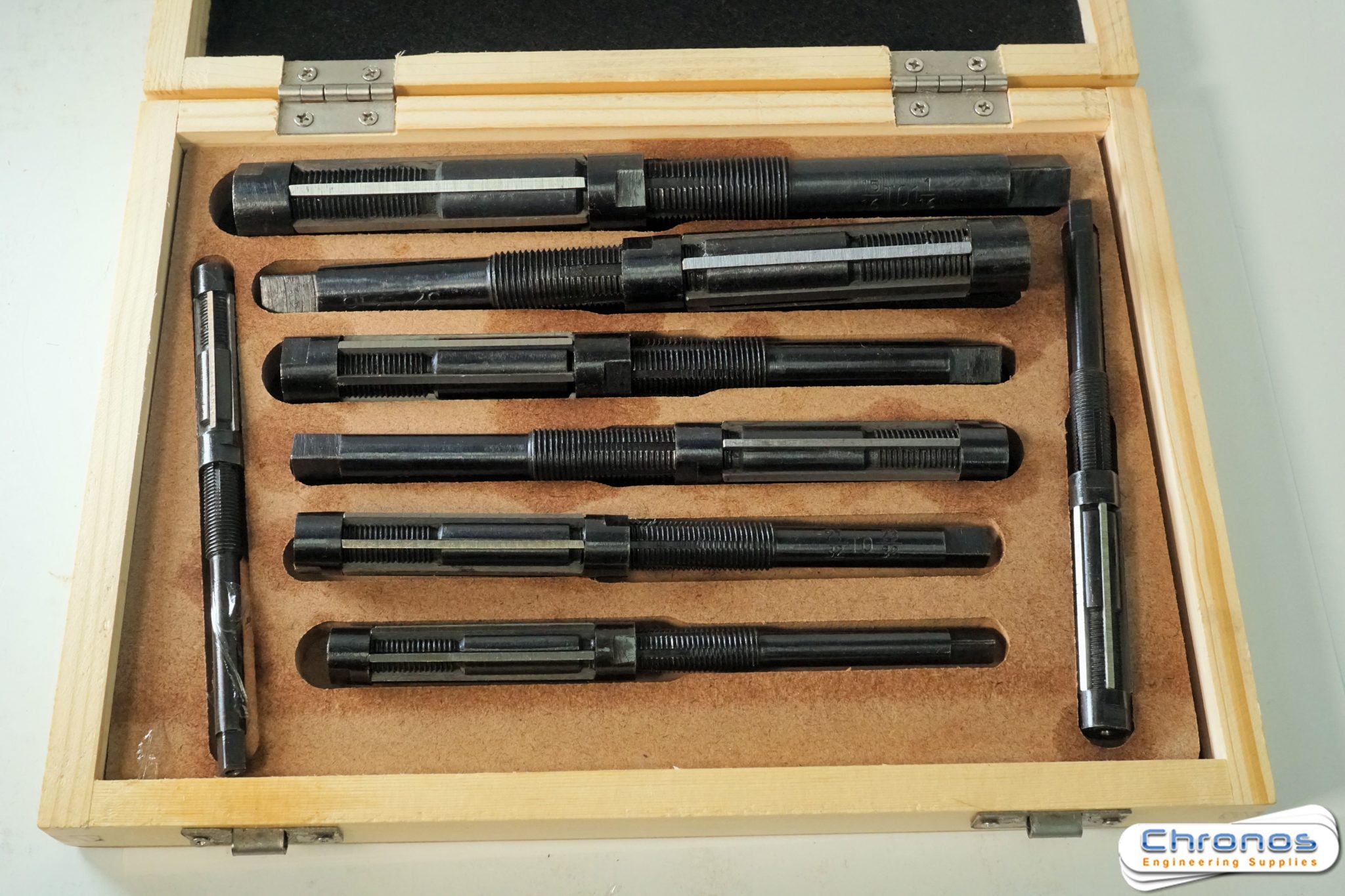 Set of 8 Adjustable Reamers in Wooden Box 15/32 1 1/16 inch Chronos